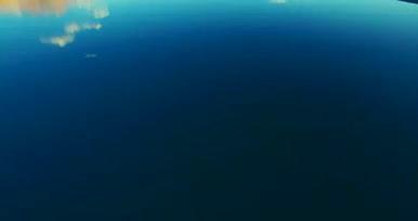 4k航拍新疆蓝色湖泊视频的预览图